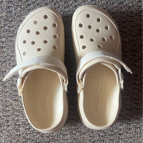 🆕Womens Size 9 Crocs Classic Hiker Escape Clogs - Cream - Picture 8 of 12